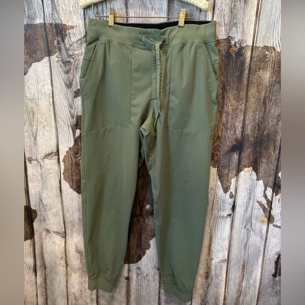 Male Lululemon joggers size large
